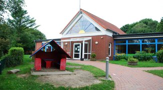 Blick auf das Gebäude